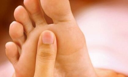 How to be treated with nail mushrooms on foot with fashion soap